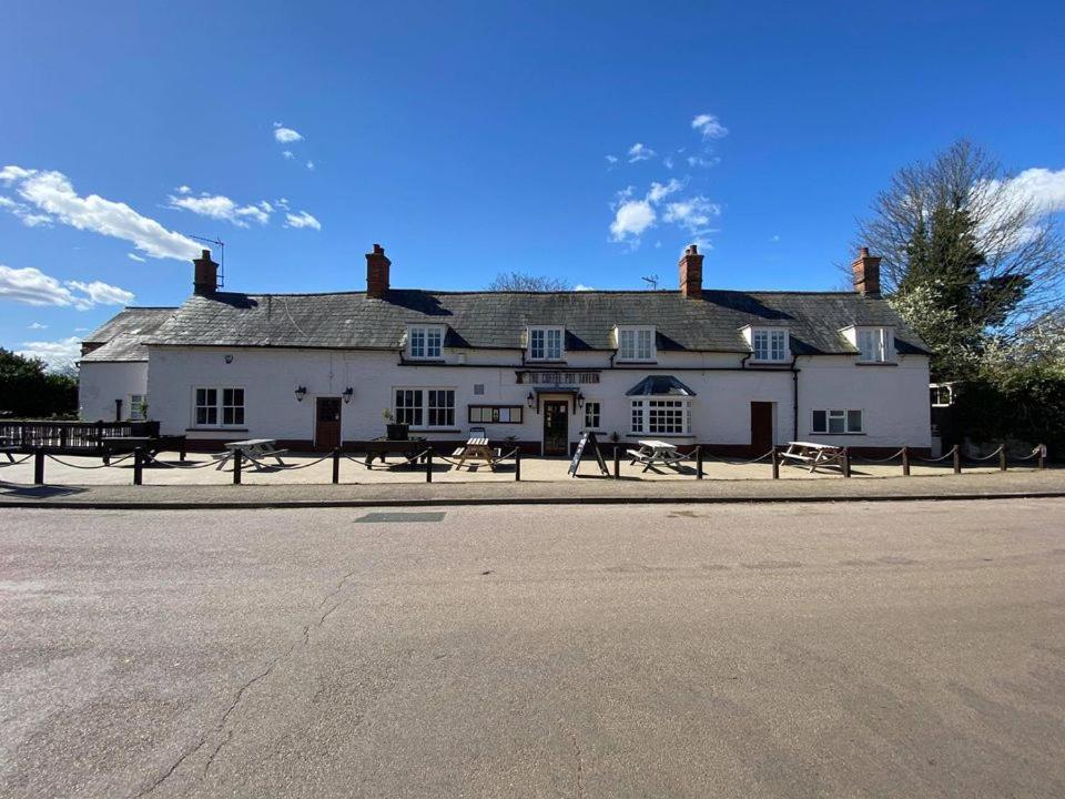 Potterspury The Coffee Pot Tavern Bed & Breakfast エクステリア 写真
