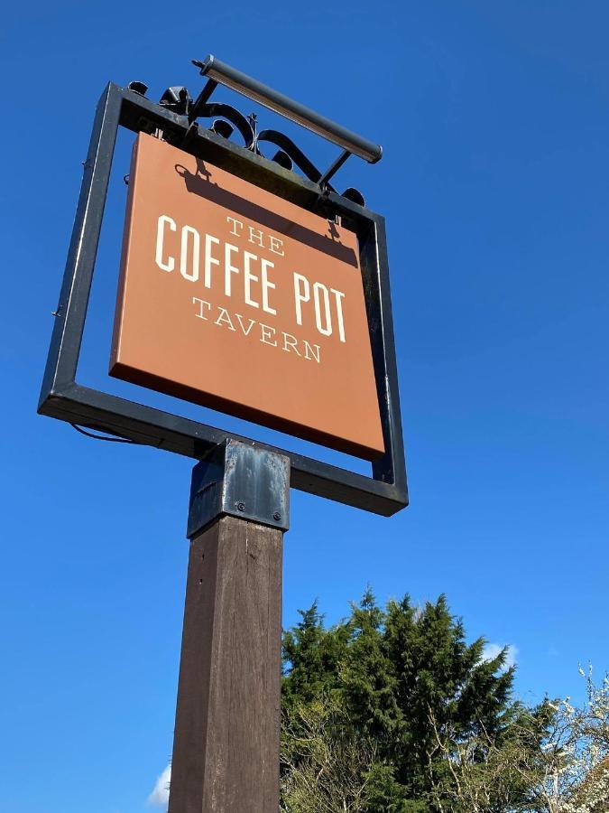 Potterspury The Coffee Pot Tavern Bed & Breakfast エクステリア 写真
