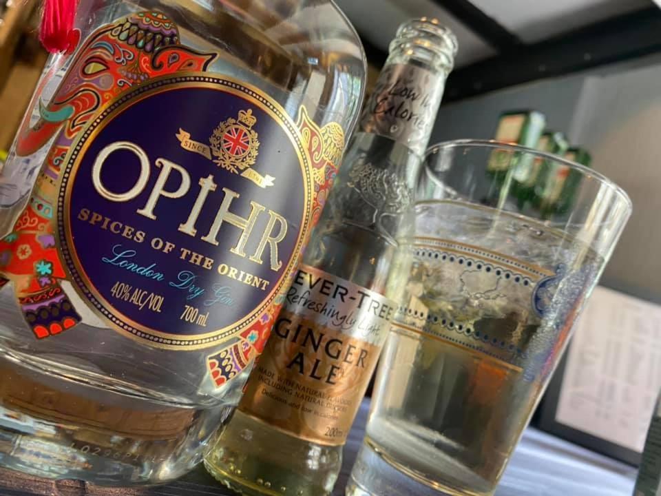 Potterspury The Coffee Pot Tavern Bed & Breakfast エクステリア 写真